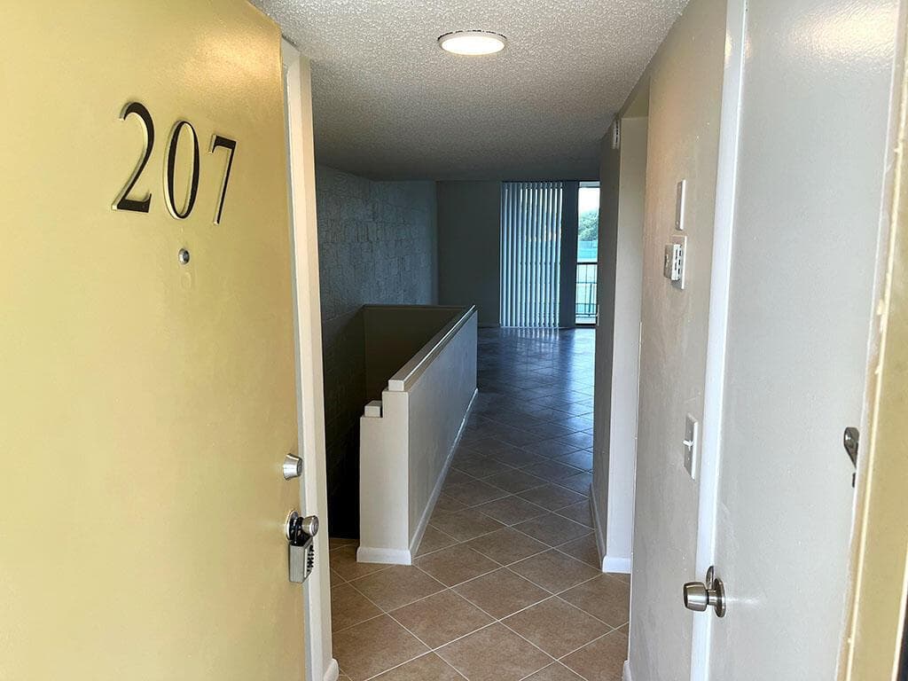2828 Tennis Club Drive # 207, West Palm Beach, FL 33417