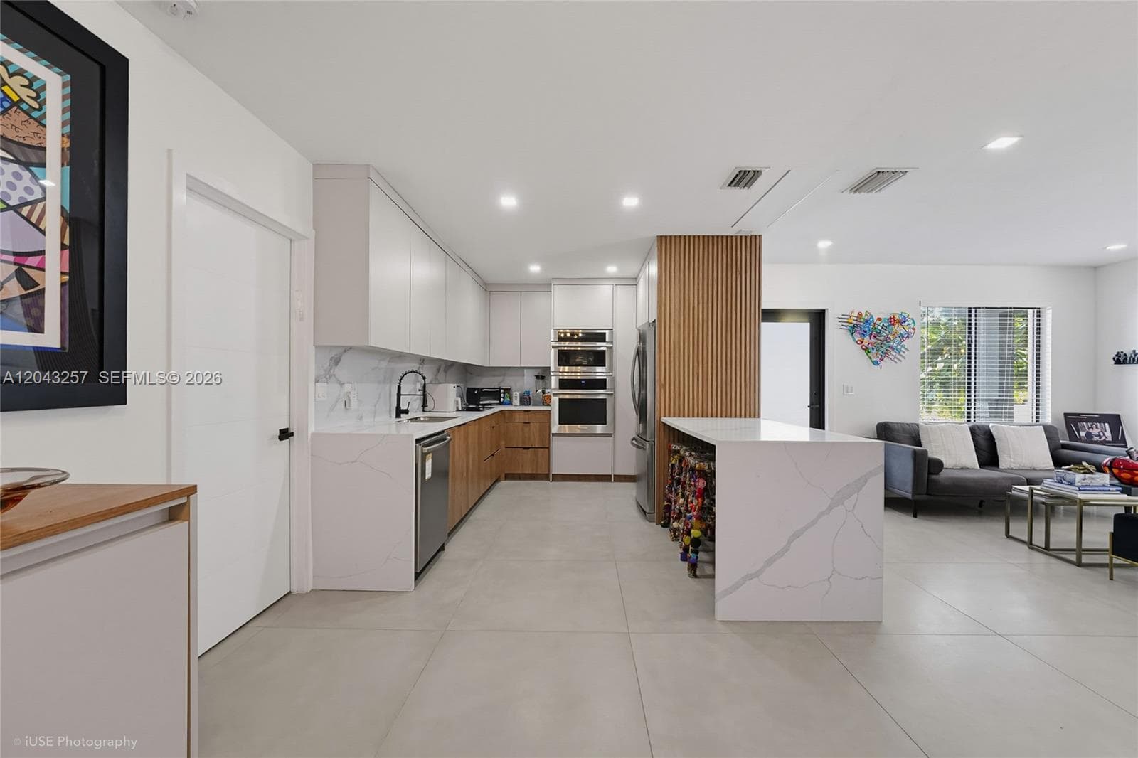 2450 NE 209th Ter, Miami, FL 33180 — zdjęcie 3