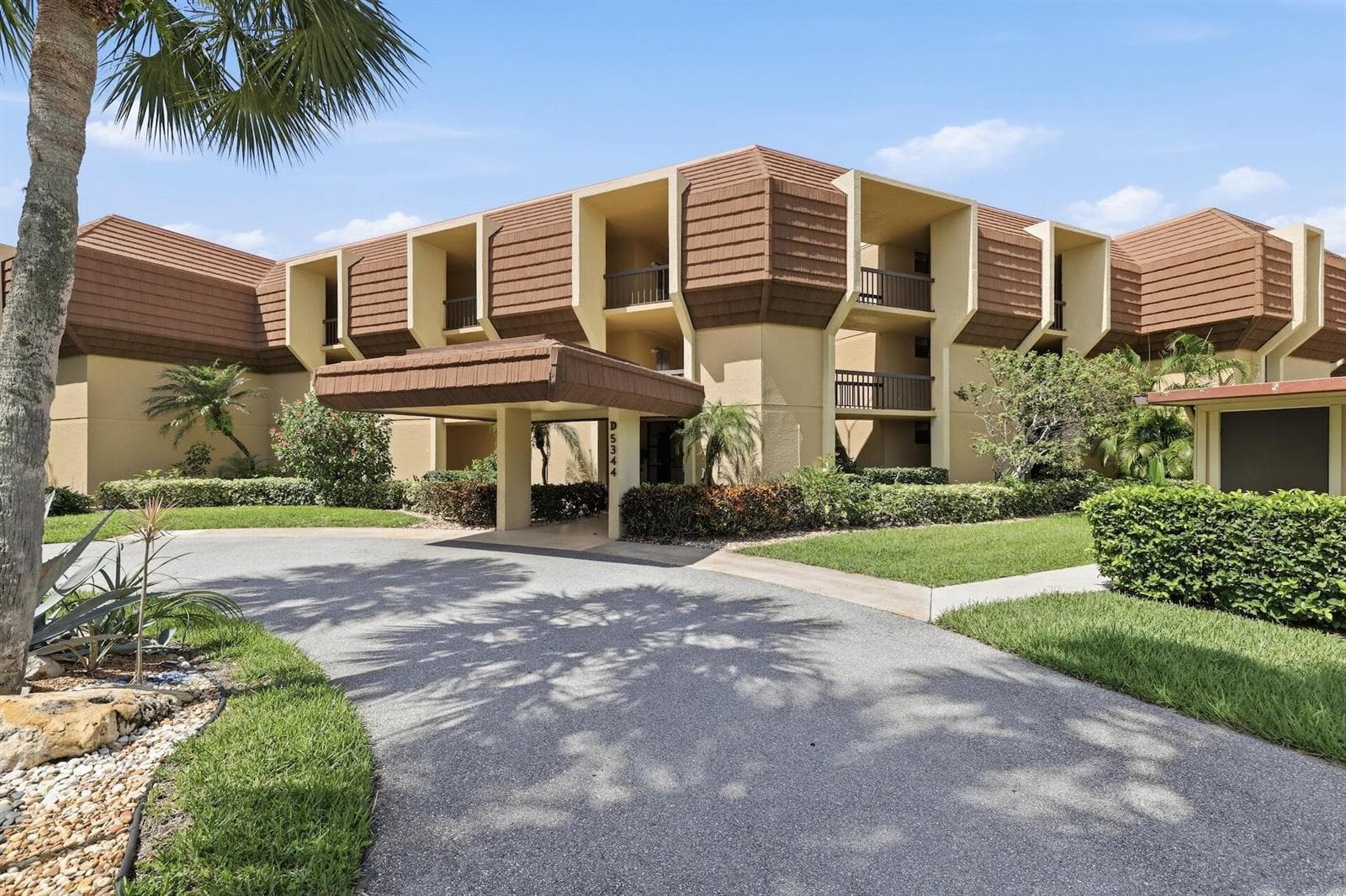 5344 Woodland Lakes Drive # 223, Palm Beach Gardens, FL 33418