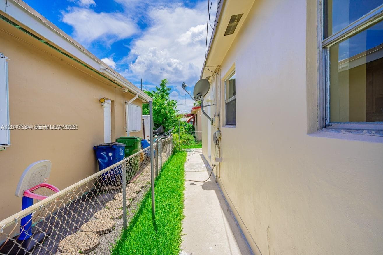 805 NW 3rd Ter, Hallandale Beach, FL 33009 — zdjęcie 2