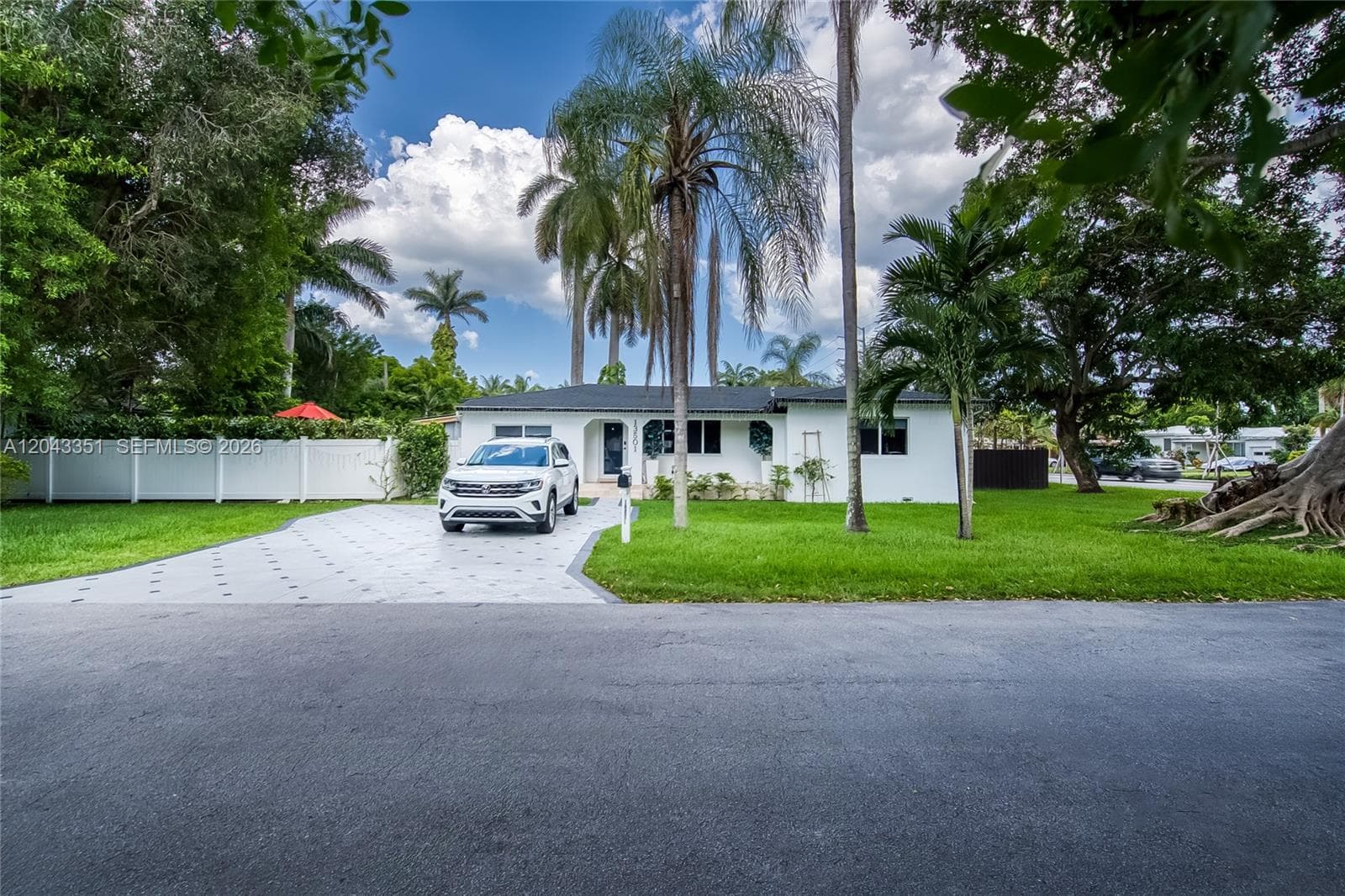 13501 NE Miami Ct, Miami, FL 33161 — zdjęcie 2