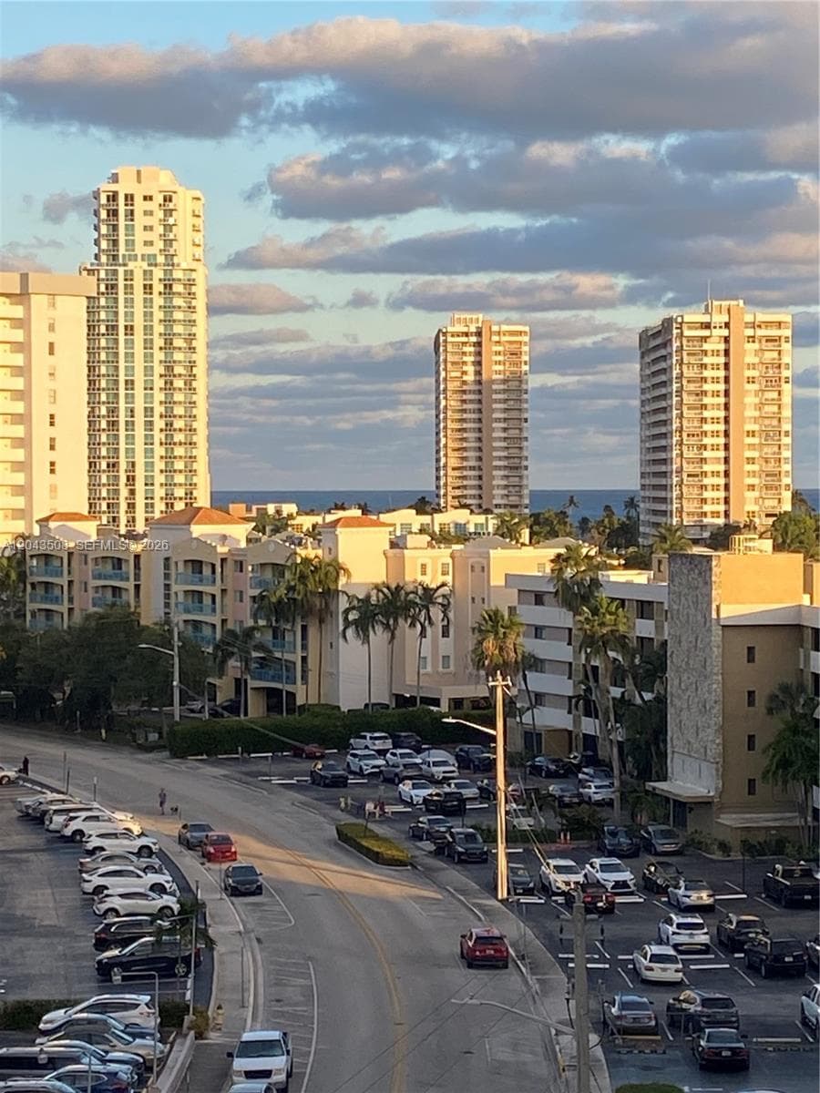 401 Golden Isles Dr # 813, Hallandale Beach, FL 33009