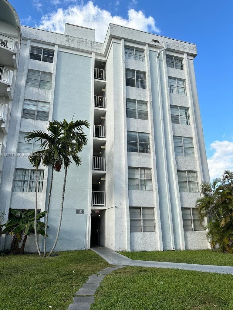 492 NW 165th St Rd # C-211, Miami, FL 33169 — zdjęcie 4
