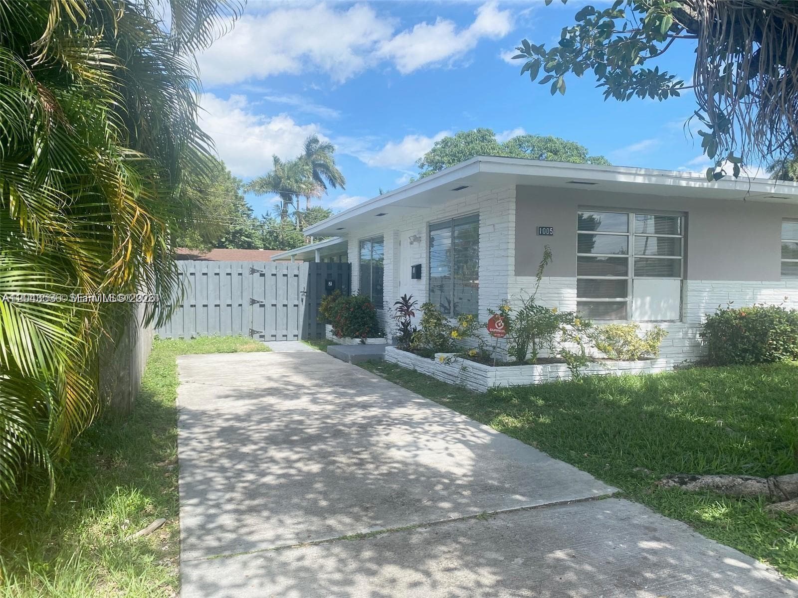 1005 NE 2nd St, Hallandale Beach, FL 33009 — zdjęcie 2