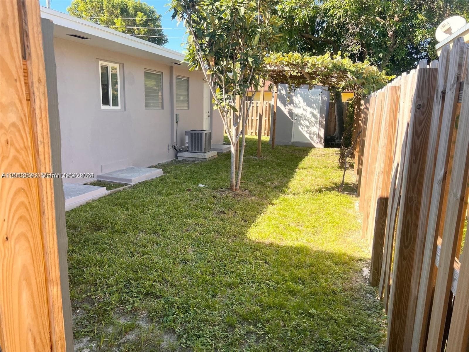 1005 NE 2nd St, Hallandale Beach, FL 33009 — zdjęcie 4