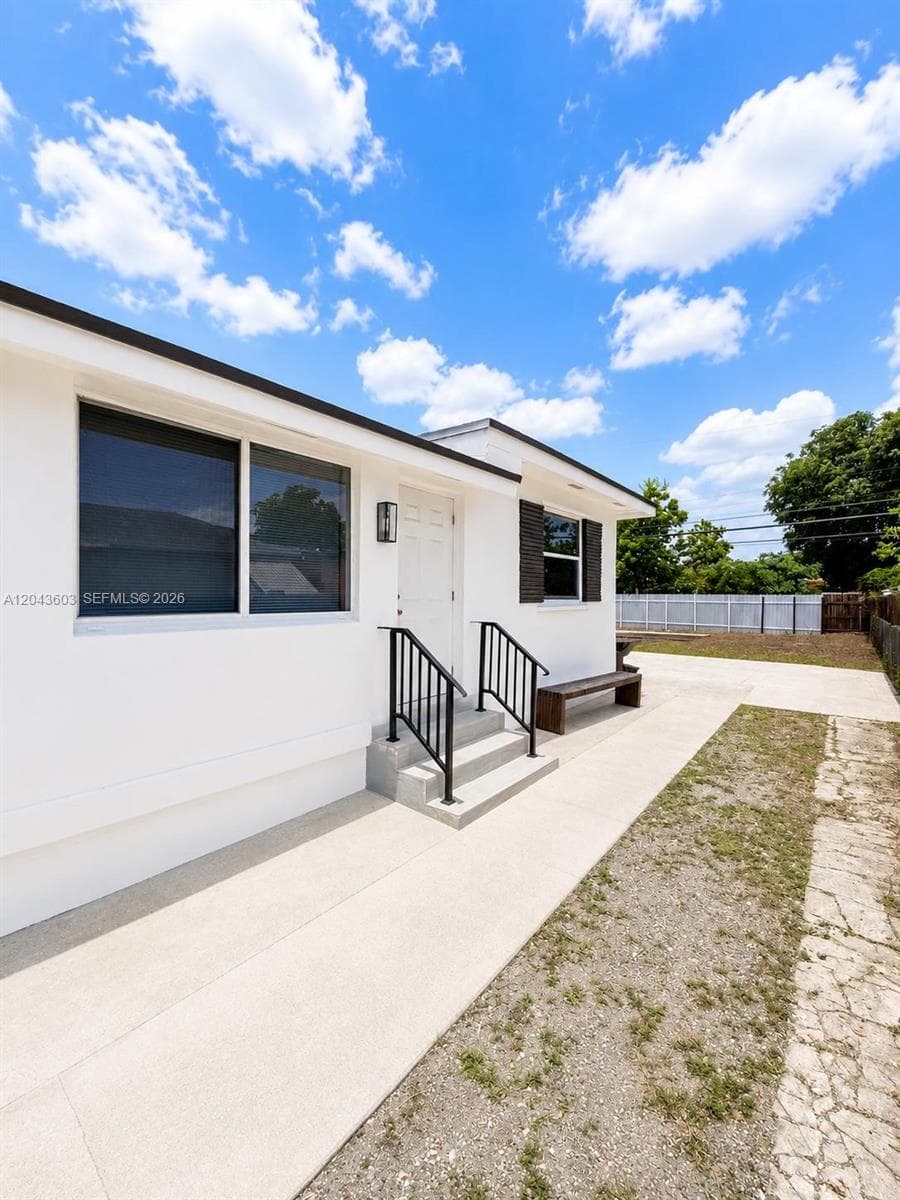 59 E 10th St, Hialeah, FL 33010 — zdjęcie 4