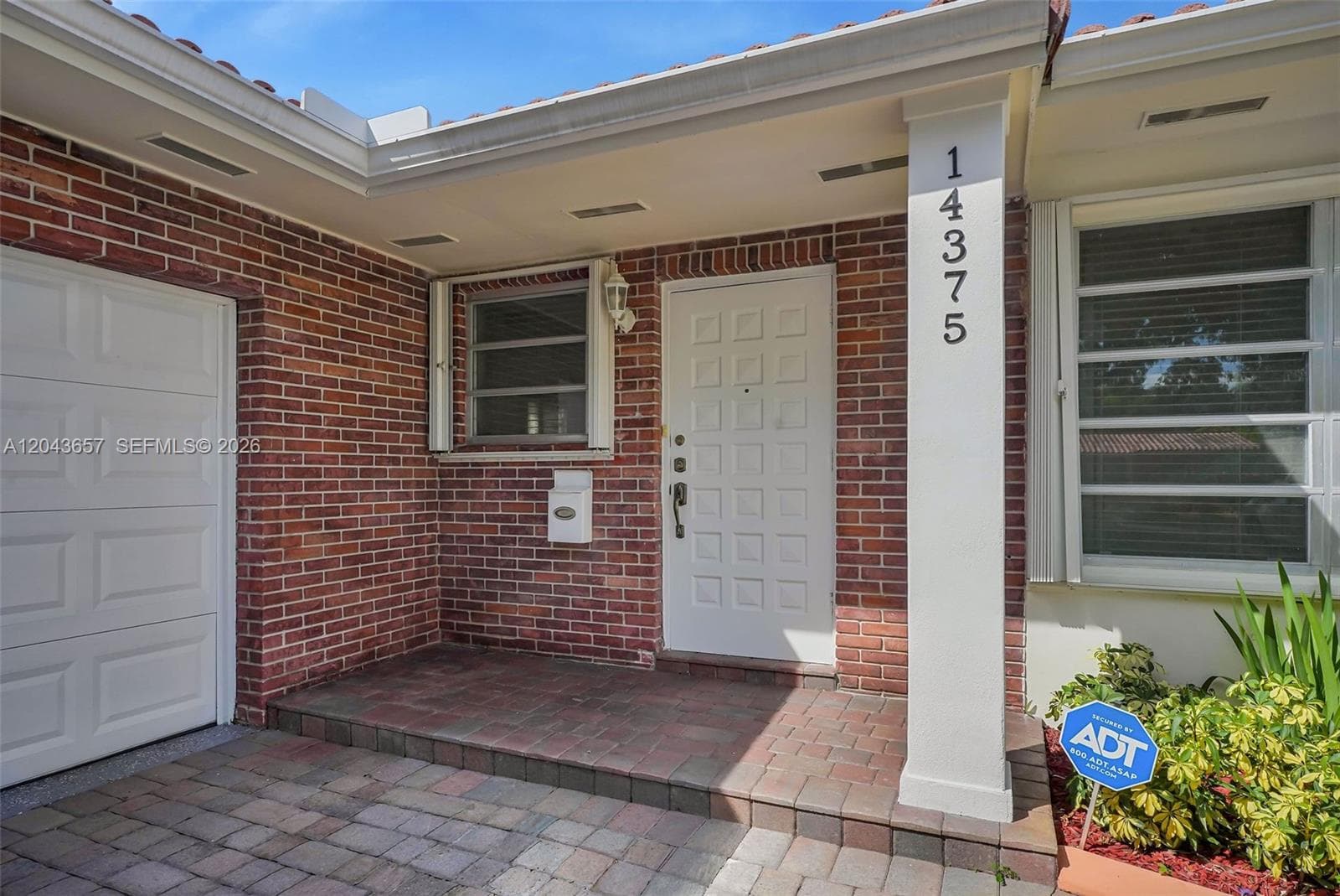 14375 Lake Candlewood Ct, Miami Lakes, FL 33014 — zdjęcie 2