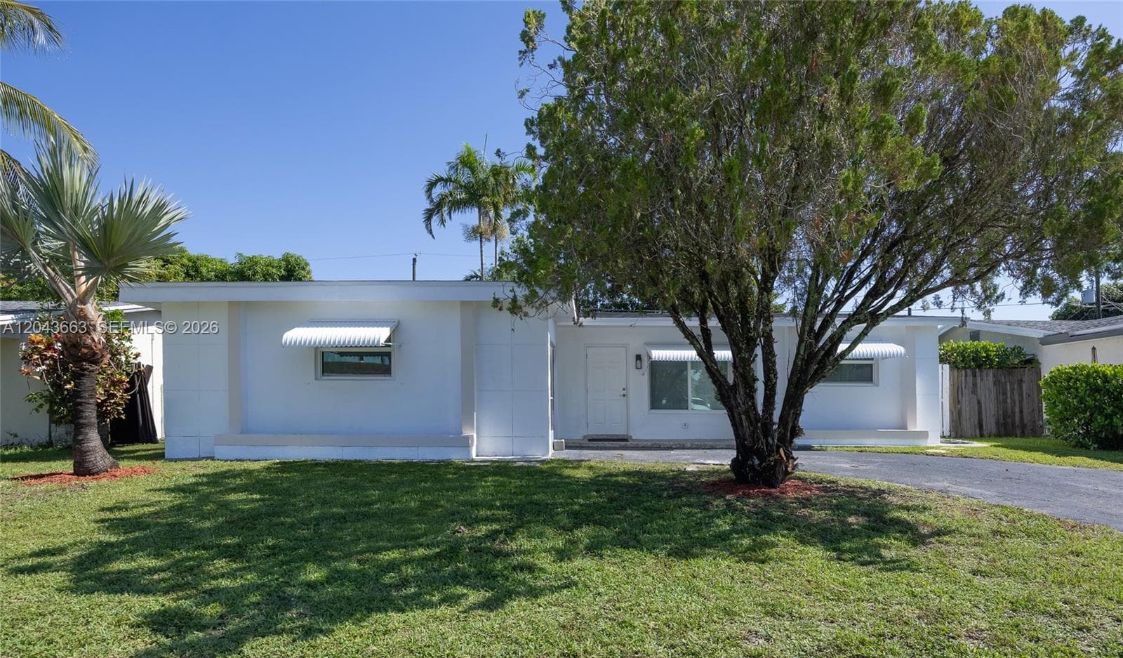 8571 NW 27th Pl, Sunrise, FL 33322 — zdjęcie 2