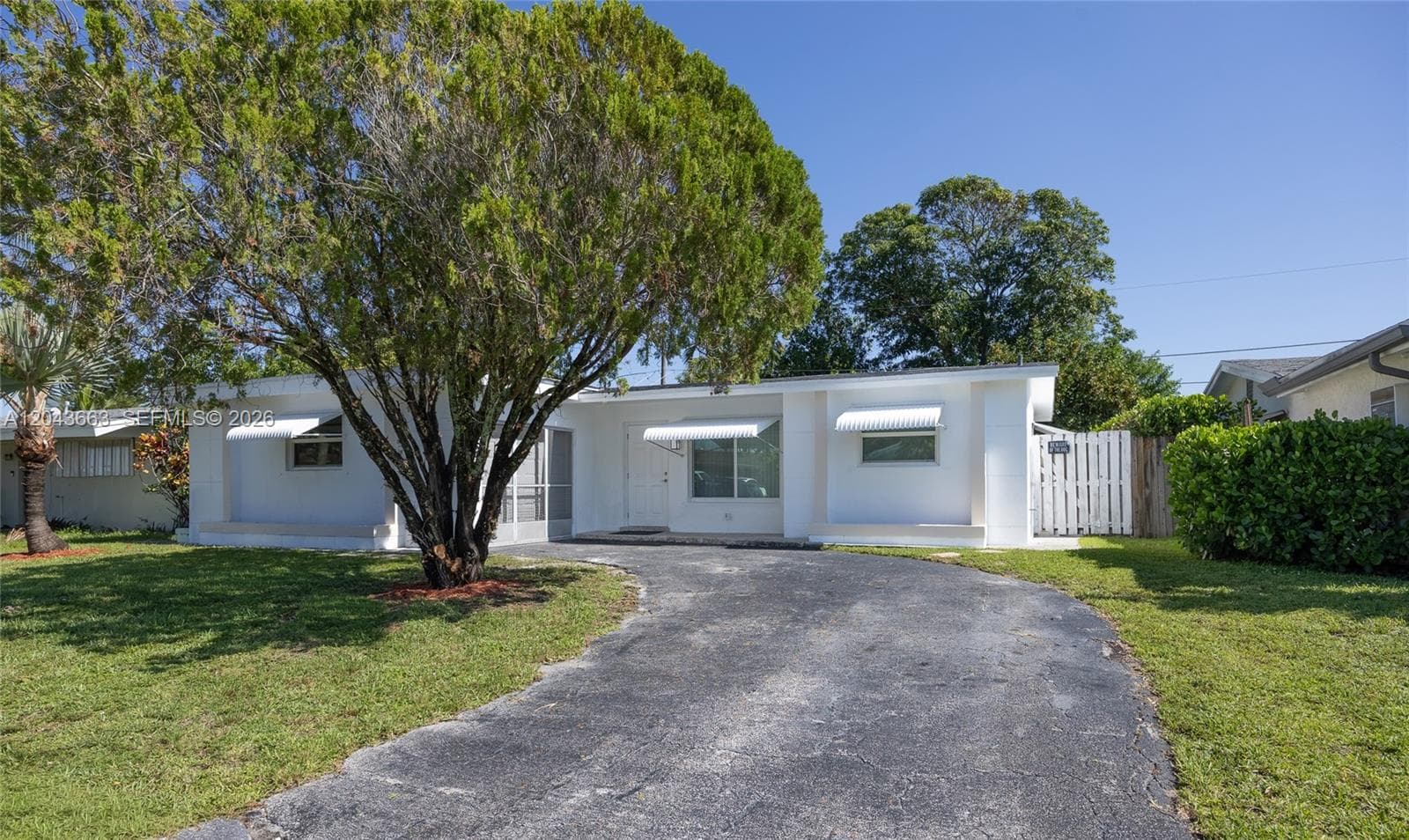 8571 NW 27th Pl, Sunrise, FL 33322