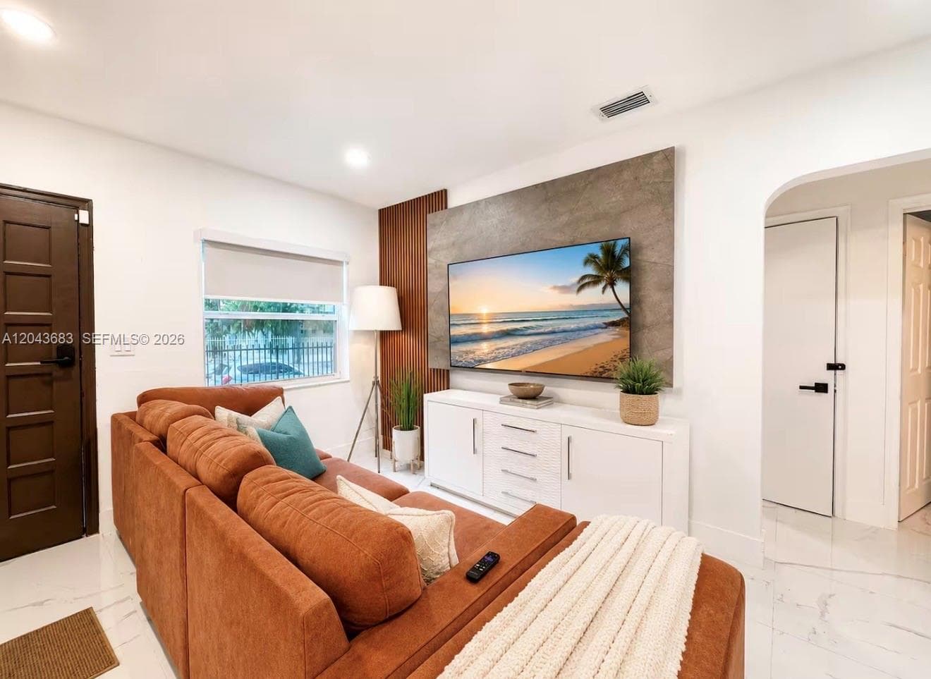 5640 NE MIAMI CT, Miami, FL 33137 — zdjęcie 2
