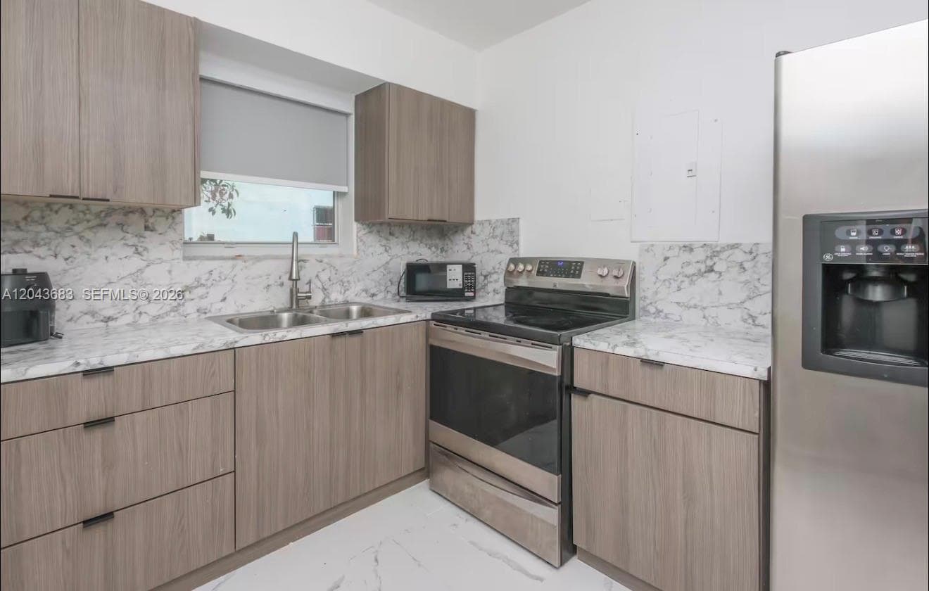 5640 NE MIAMI CT, Miami, FL 33137 — zdjęcie 3
