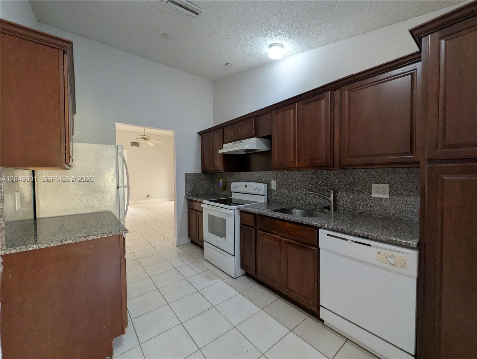7502 NW 33rd St, Lauderhill, FL 33319 — zdjęcie 2
