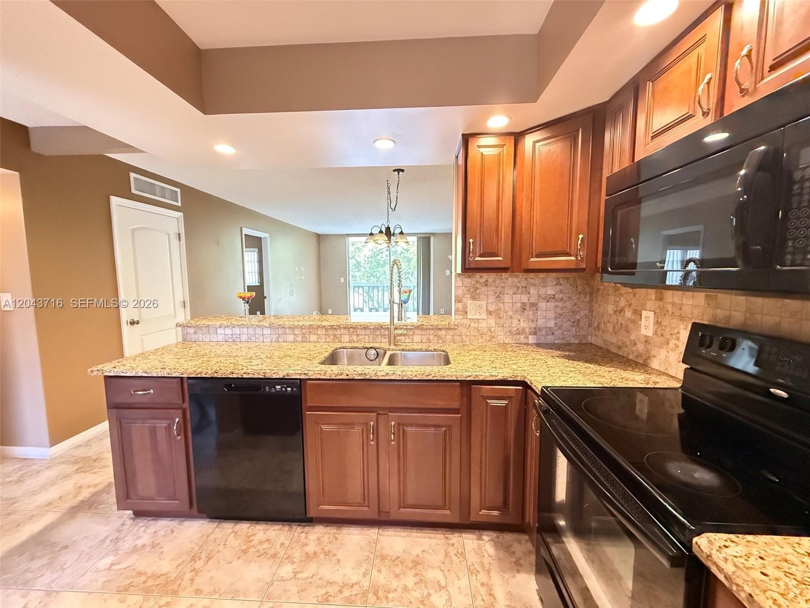 320 NE 12th Ave # 303, Hallandale Beach, FL 33009 — zdjęcie 2