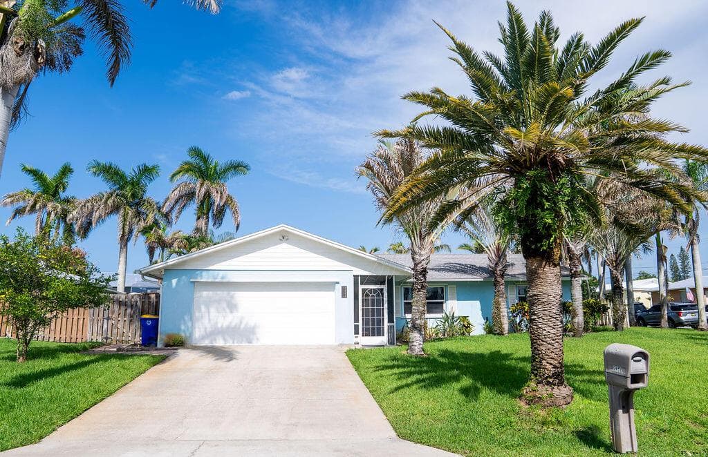 2445 NE 16th Court, Jensen Beach, FL 34957 — zdjęcie 2