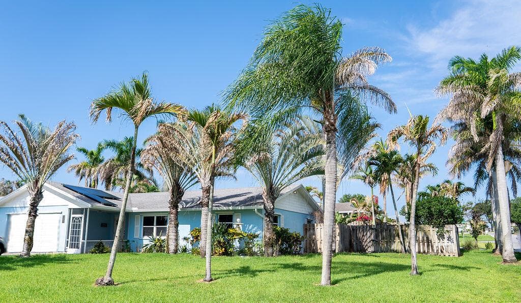 2445 NE 16th Court, Jensen Beach, FL 34957 — zdjęcie 3