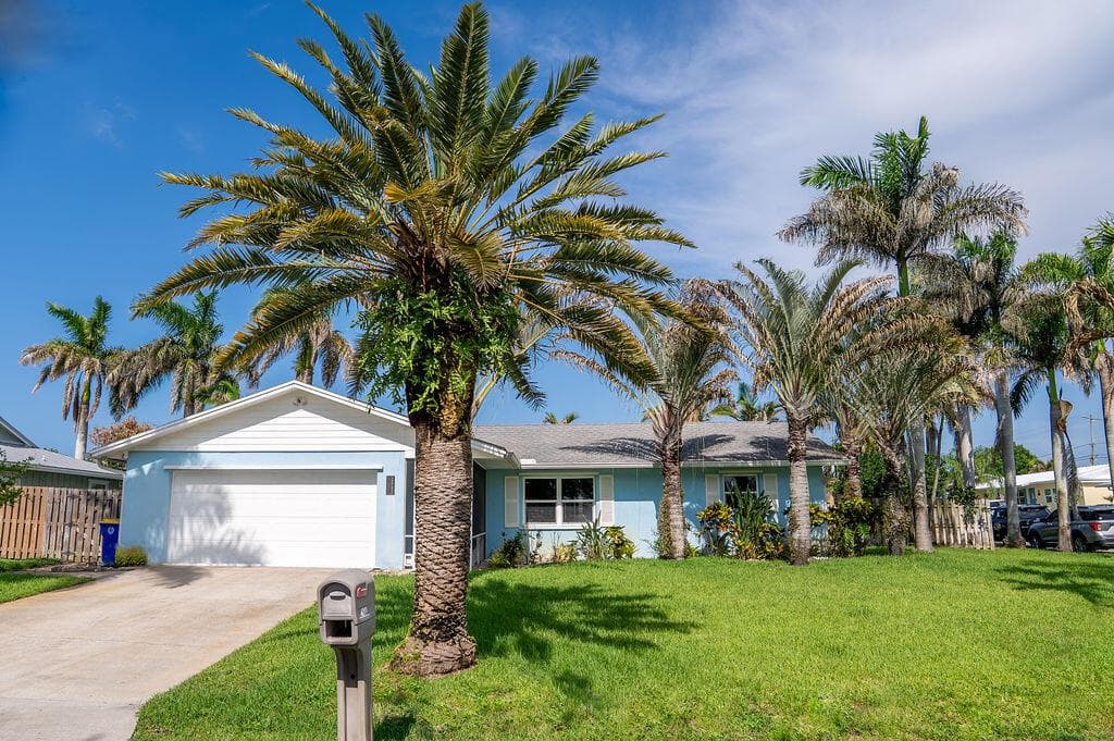 2445 NE 16th Court, Jensen Beach, FL 34957