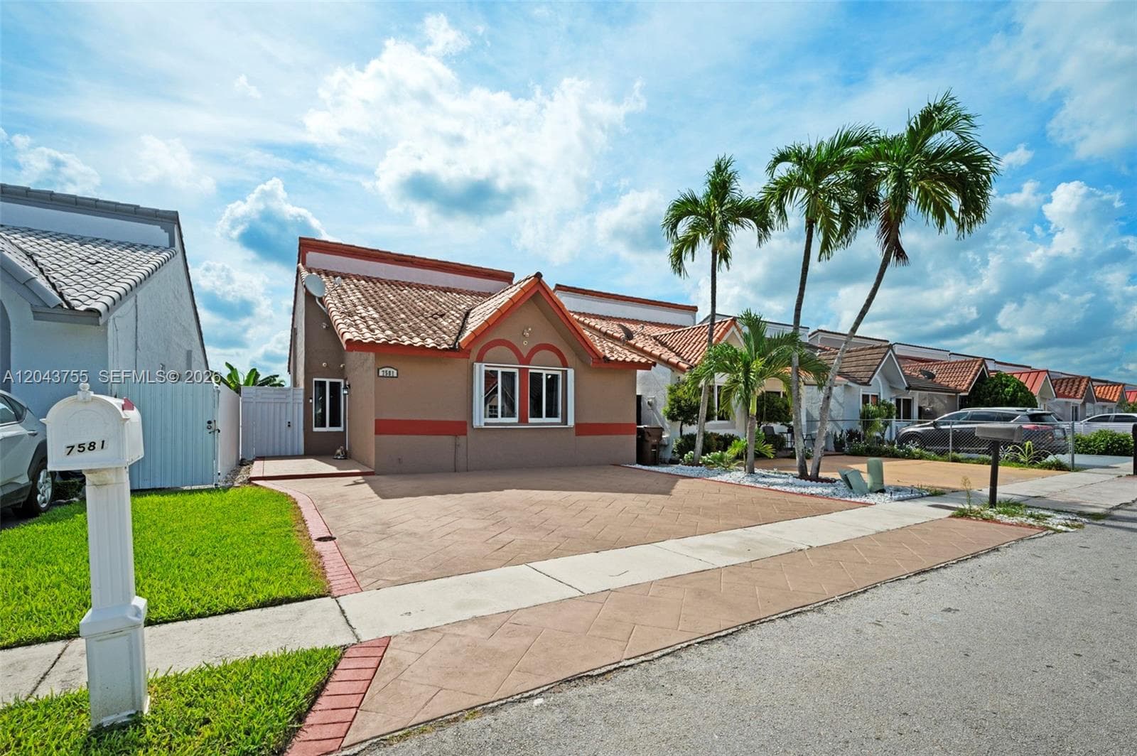 7581 W 29th Way, Hialeah, FL 33018