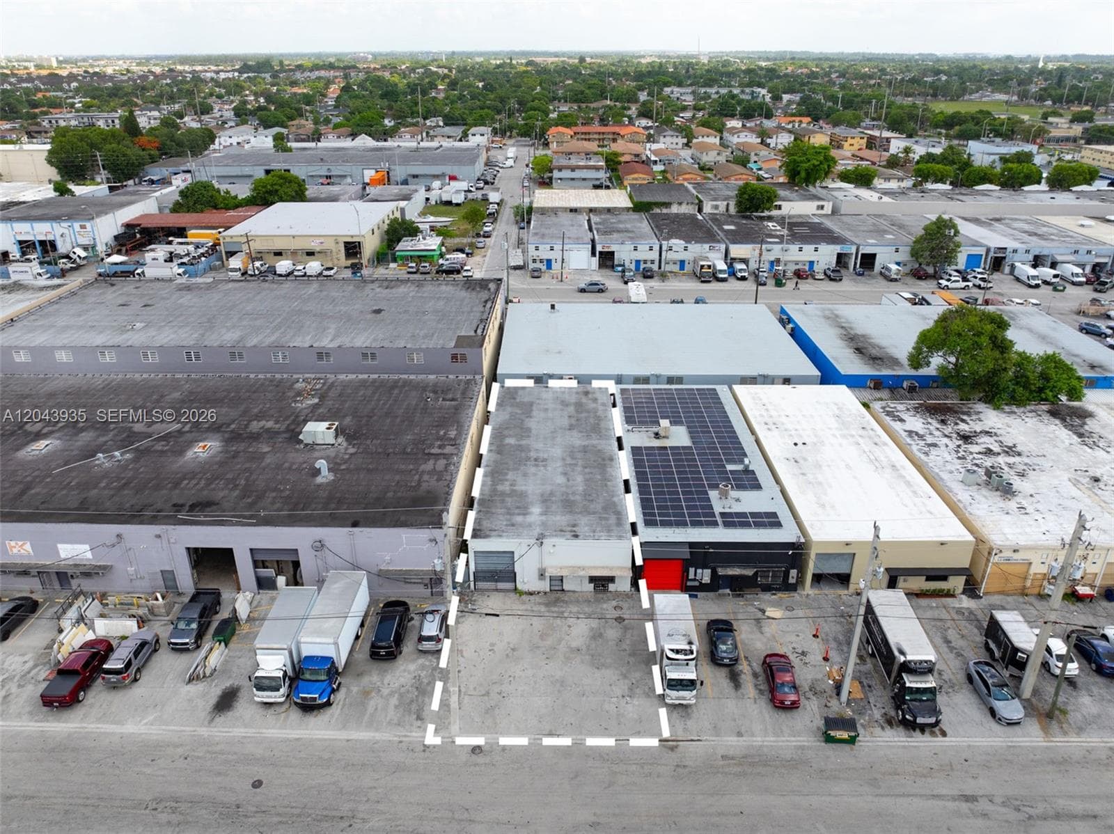693 W 26th St, Hialeah, FL 33010 — zdjęcie 2