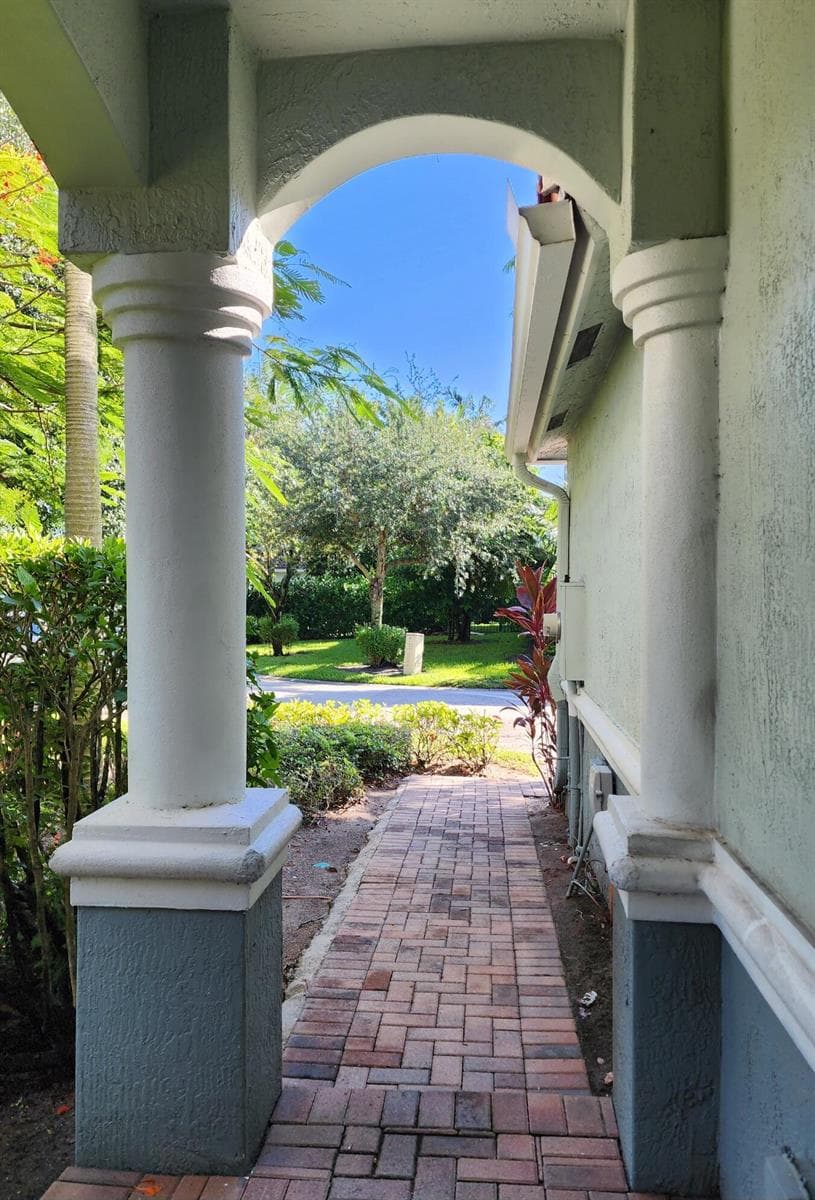 2124 Oakmont Drive, Riviera Beach, FL 33404 — zdjęcie 3
