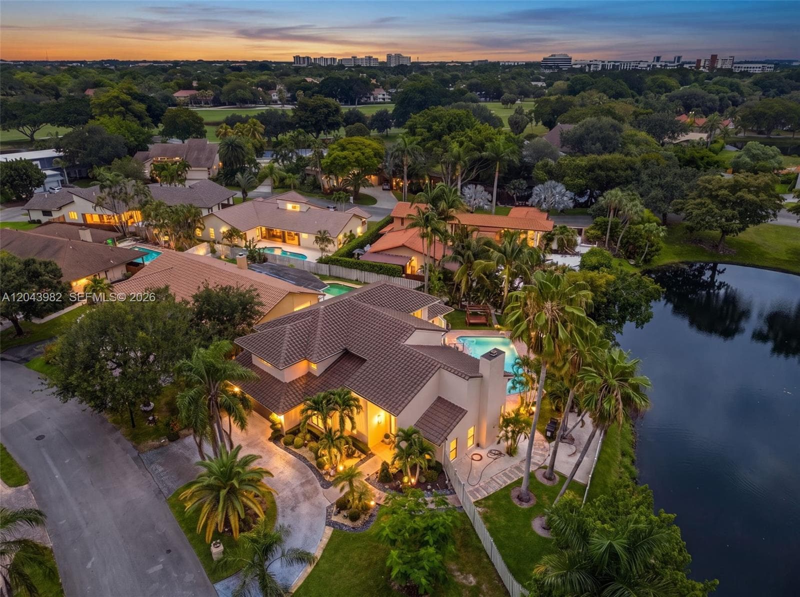 962 SW 93rd Ter, Plantation, FL 33324