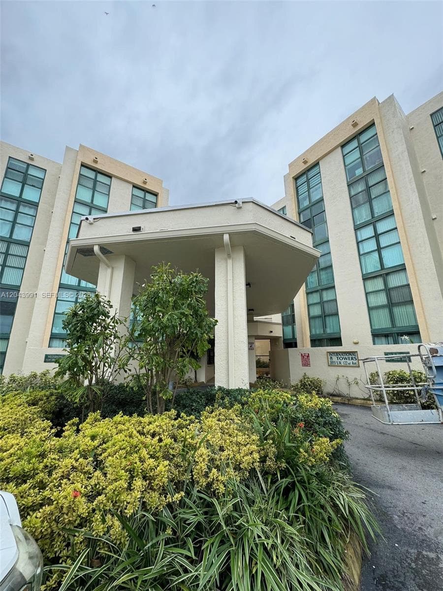 2055 SW 122nd Ave # 327, Miami, FL 33175