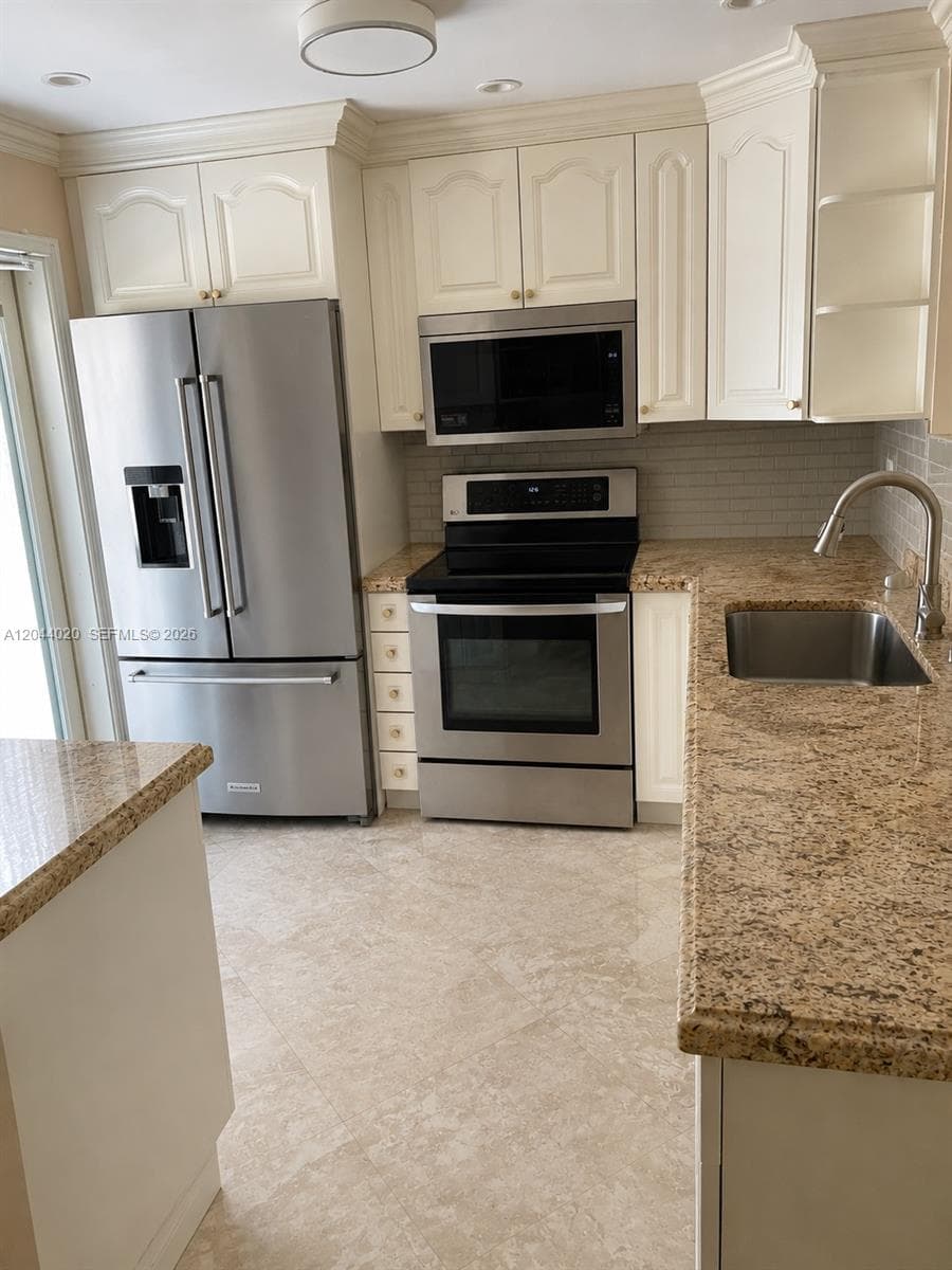 219 NE 14th Ave # 306, Hallandale Beach, FL 33009