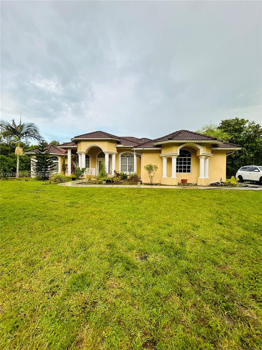 13754 N 48th Ct N, West Palm Beach, FL 33411