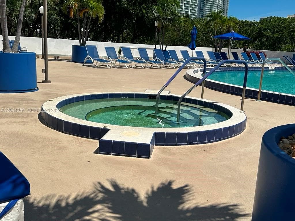 3701 N Country Club Dr # 207, Aventura, FL 33180 — zdjęcie 5