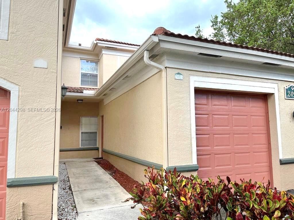 2490 Centergate Dr # 207, Miramar, FL 33025