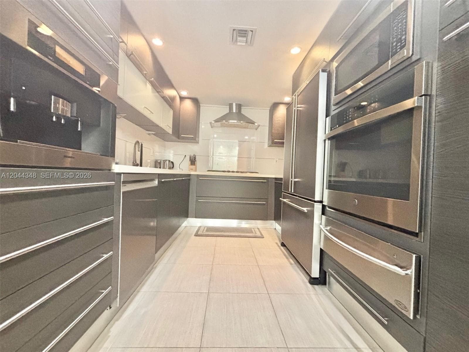 2030 S Ocean Dr # 423, Hallandale Beach, FL 33009