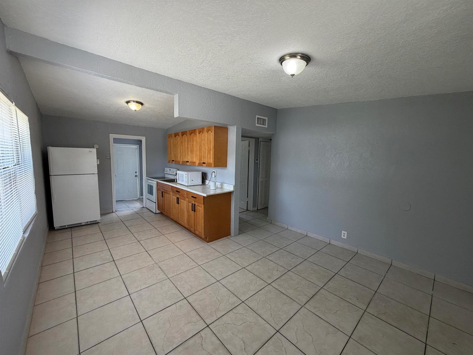 2317 Rutland Street, Opa-Locka, FL 33054 — zdjęcie 4