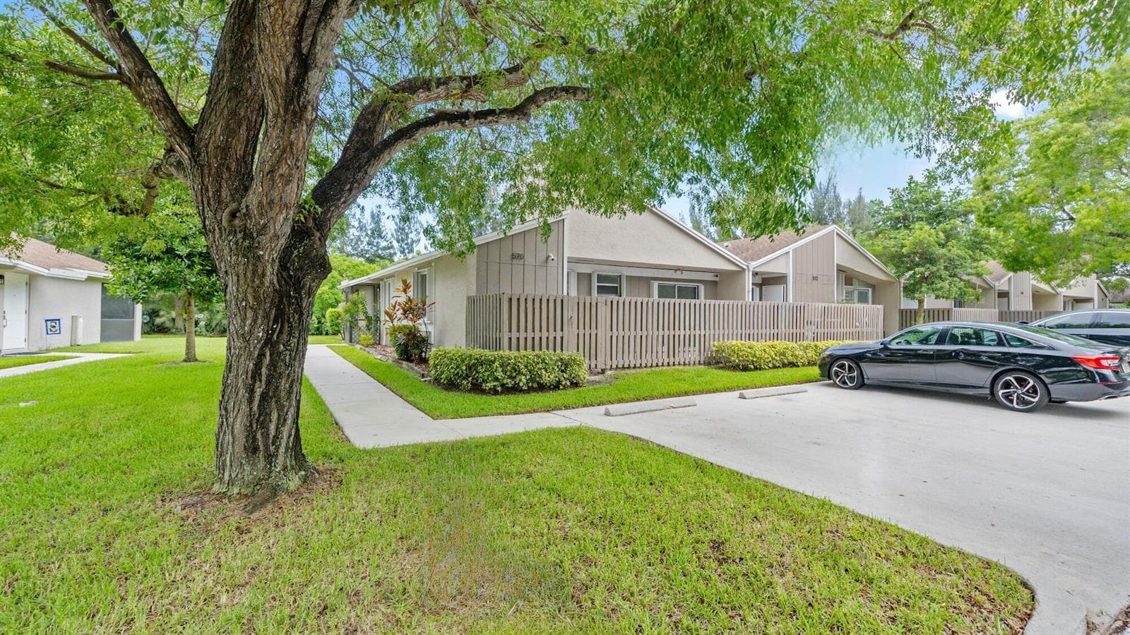 570 Woodgate Circle # A, Sunrise, FL 33326 — zdjęcie 2