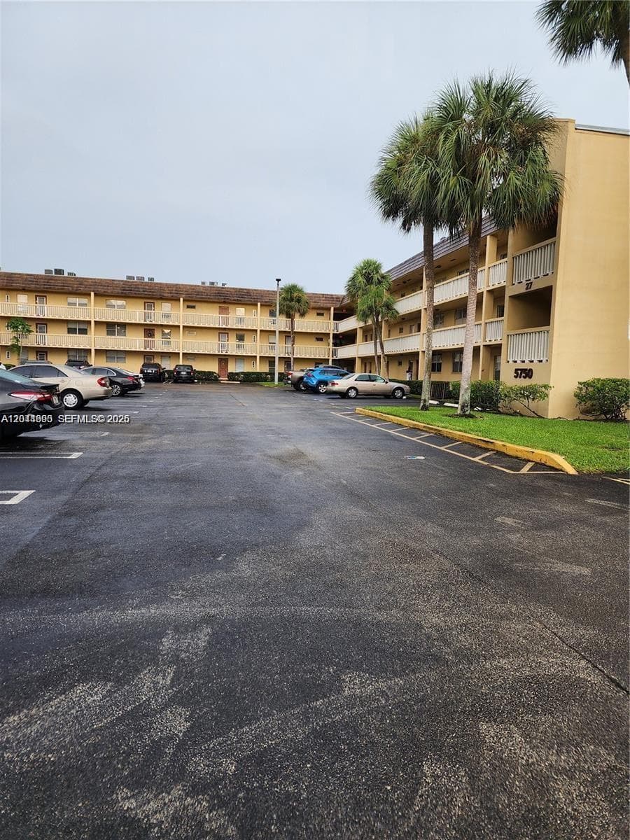 5750 NW 64th Ave # 303, Tamarac, FL 33319