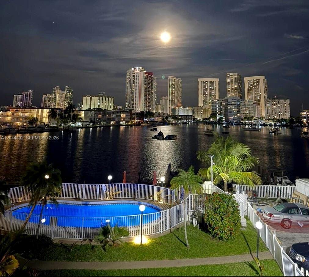 450 GOLDEN ISLES DR # 2H, Hallandale Beach, FL 33009 — zdjęcie 2