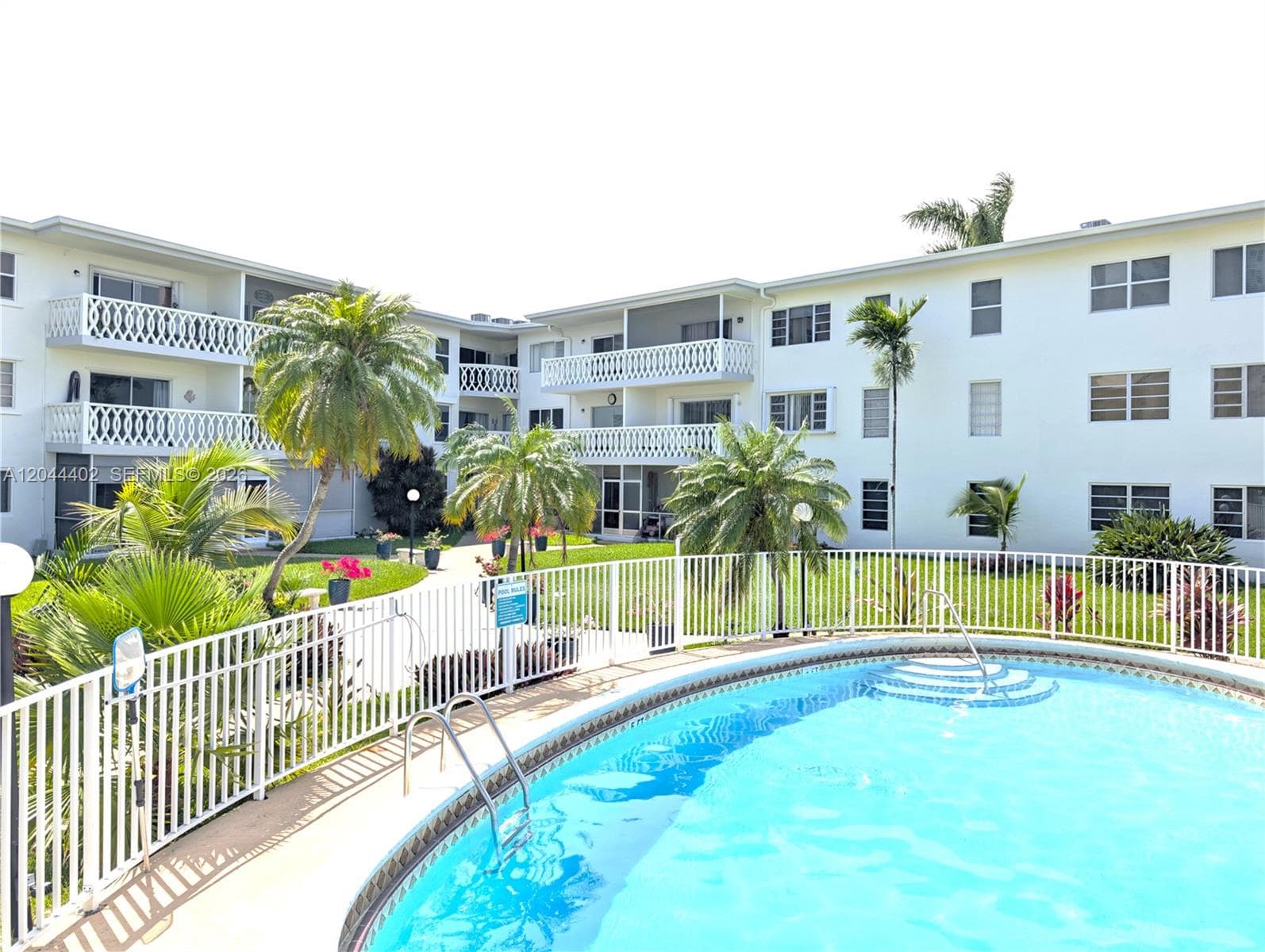 450 GOLDEN ISLES DR # 2H, Hallandale Beach, FL 33009 — zdjęcie 3