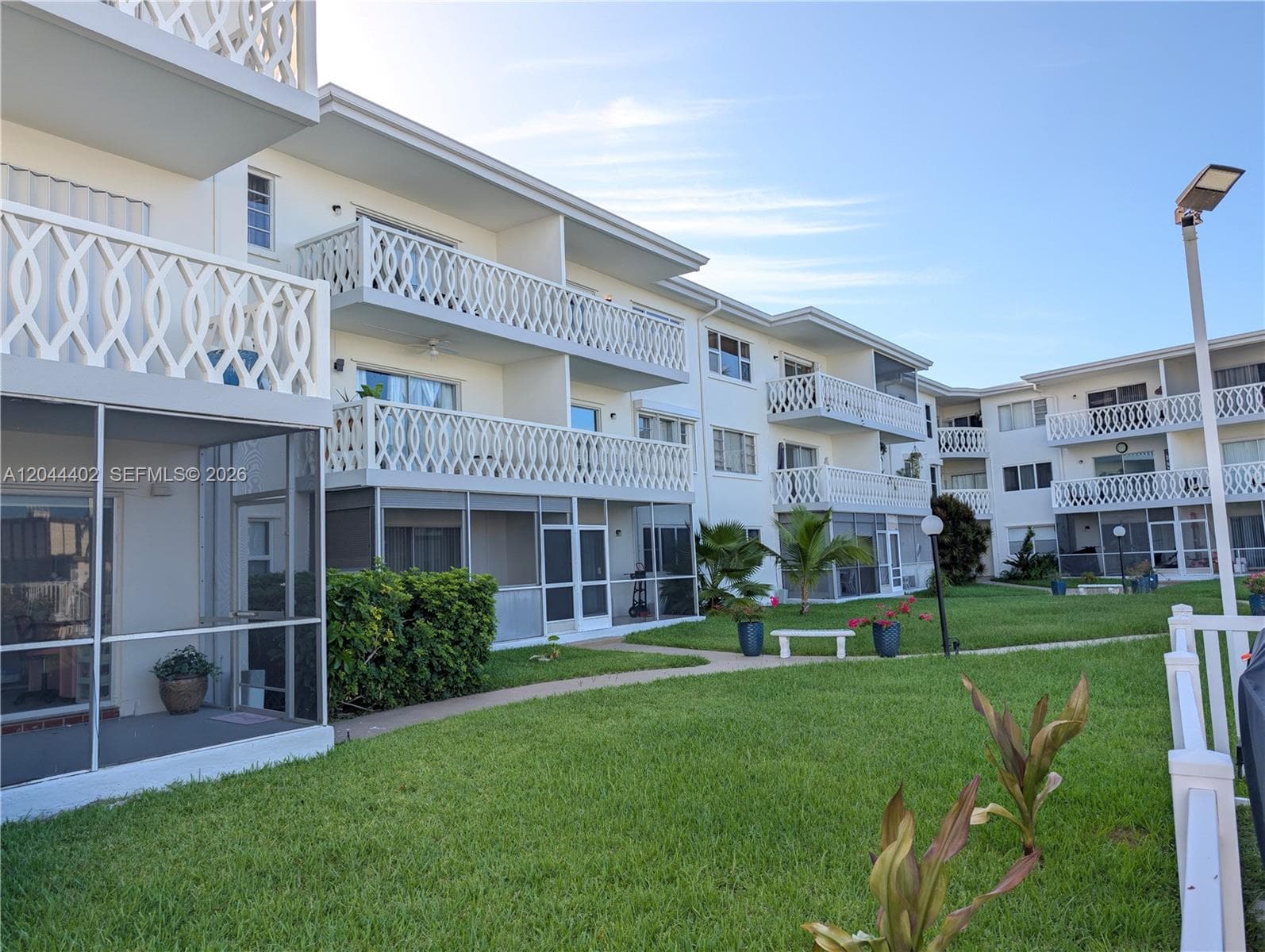 450 GOLDEN ISLES DR # 2H, Hallandale Beach, FL 33009 — zdjęcie 4