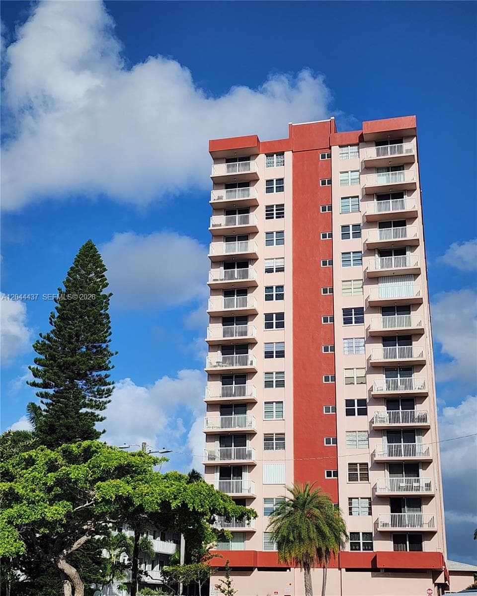 3161 S Ocean Dr # 301, Hallandale Beach, FL 33009