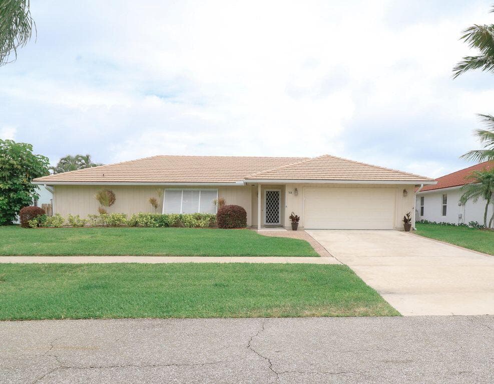 73 Pine Hill Trail W, Jupiter, FL 33469