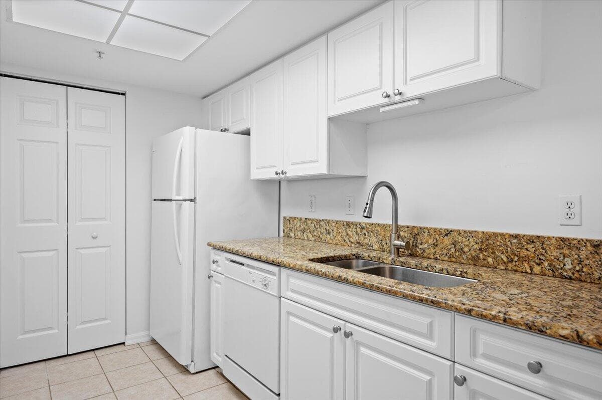 200 N Crestwood Court N # 211, Royal Palm Beach, FL 33411 — zdjęcie 2