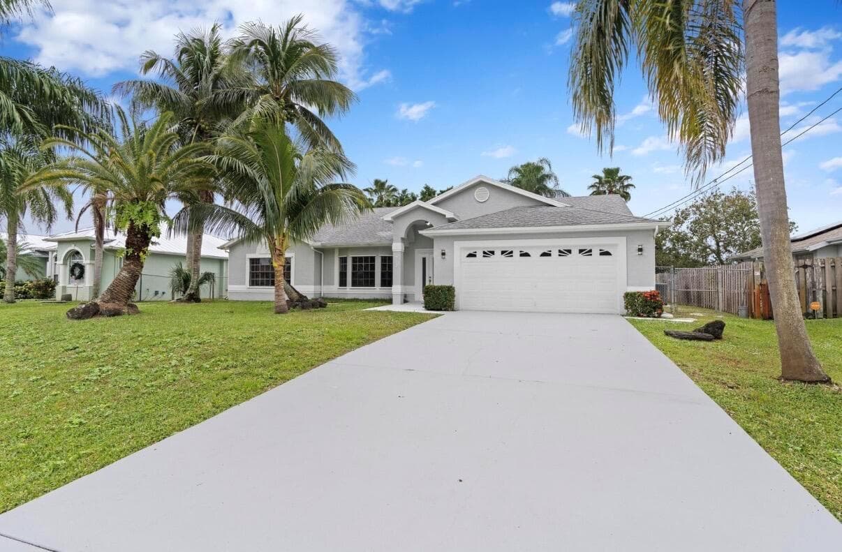 272 SW Carter Avenue, Port St. Lucie, FL 34983