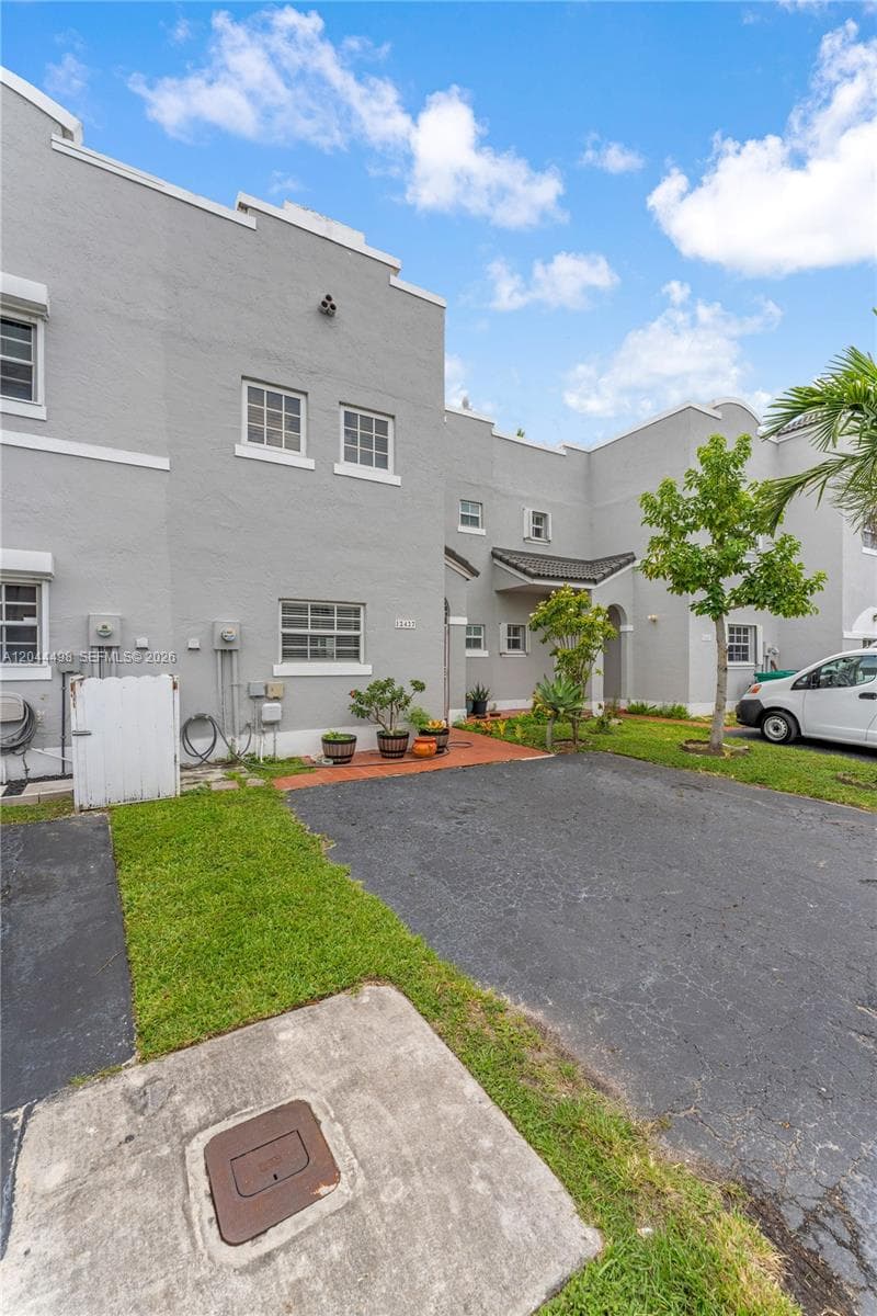 12427 NW 7th Ln, Miami, FL 33182 — zdjęcie 3