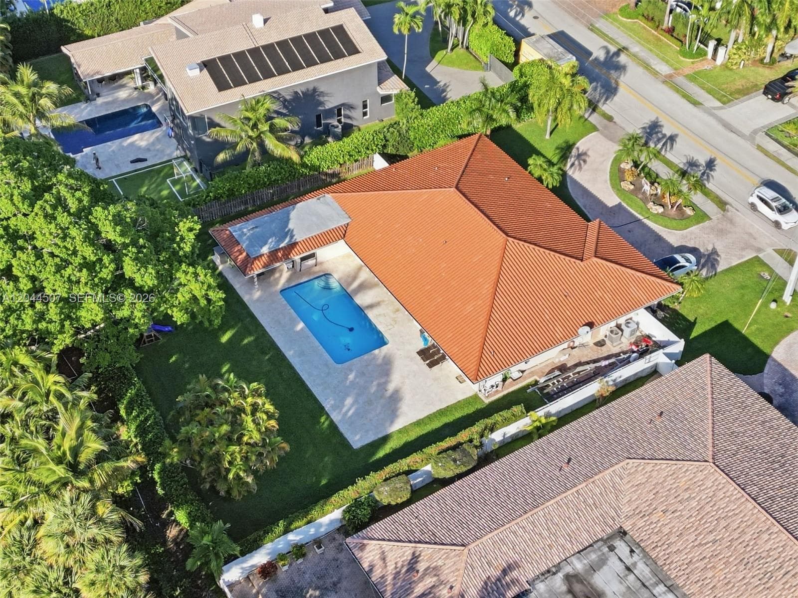 713 Diplomat Pkwy, Hallandale Beach, FL 33009 — zdjęcie 2