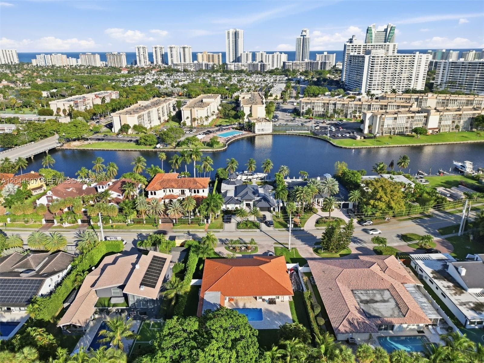 713 Diplomat Pkwy, Hallandale Beach, FL 33009 — zdjęcie 4