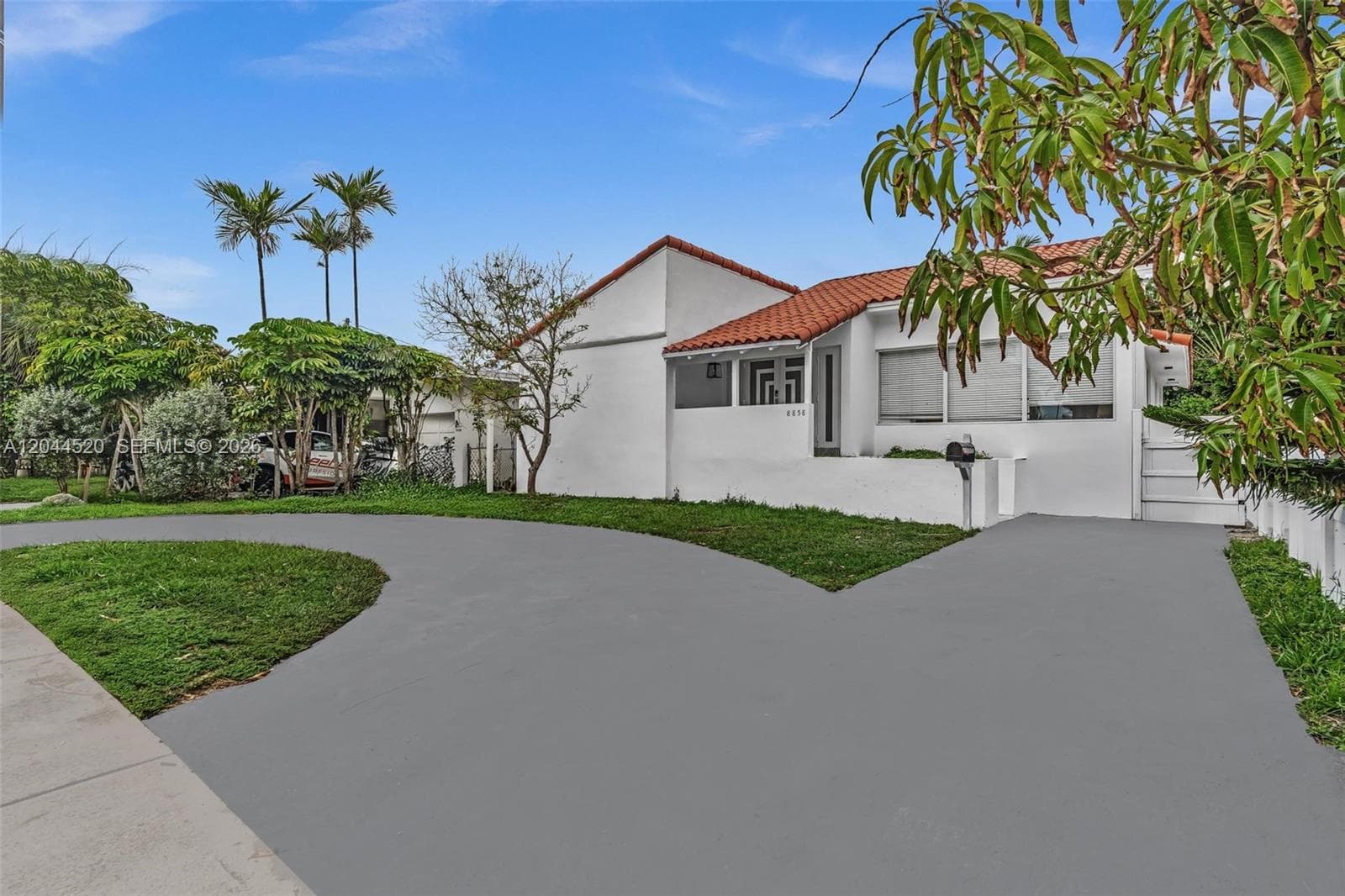8858 Harding Ave, Surfside, FL 33154 — zdjęcie 2