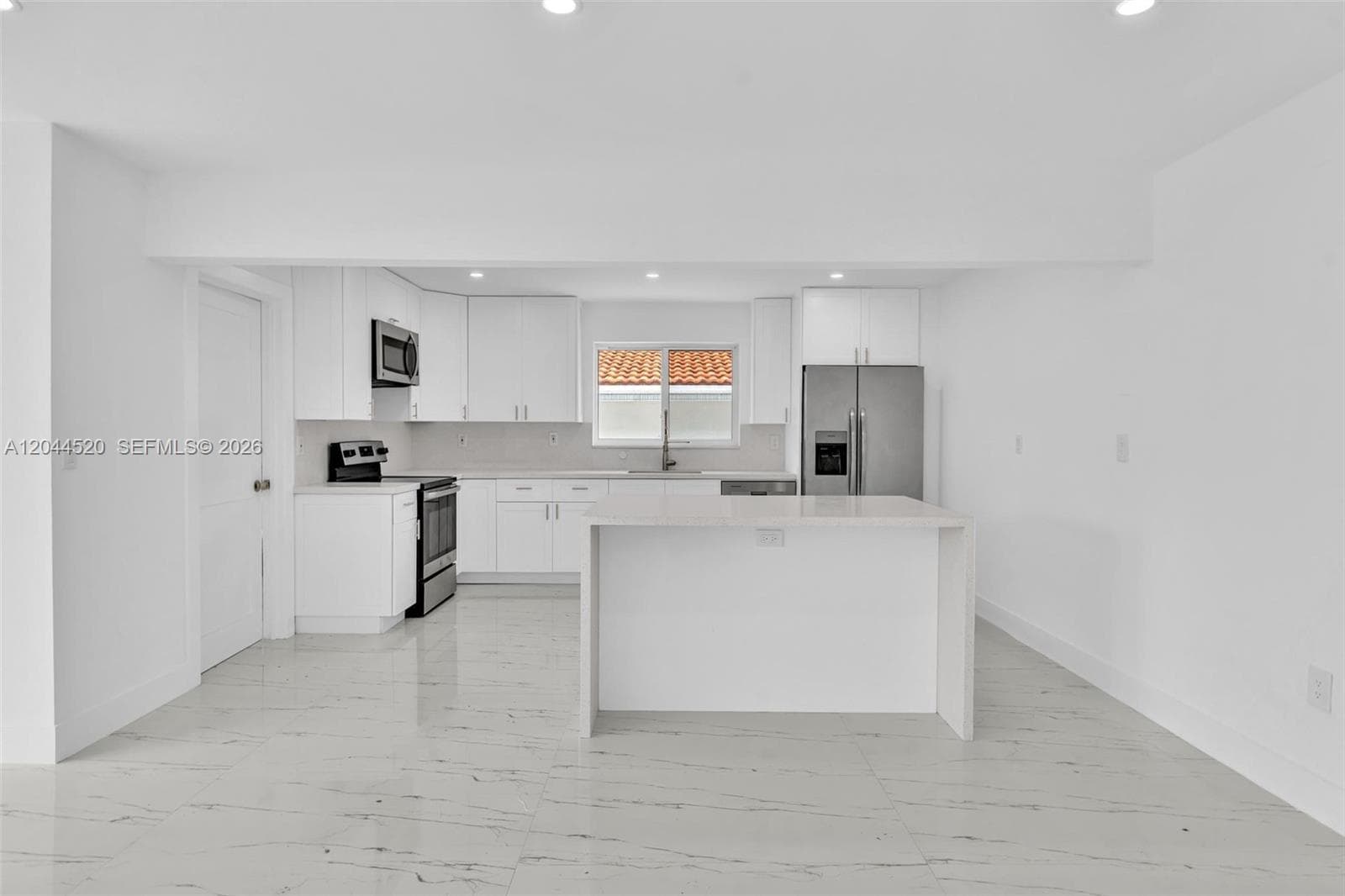 8858 Harding Ave, Surfside, FL 33154 — zdjęcie 4