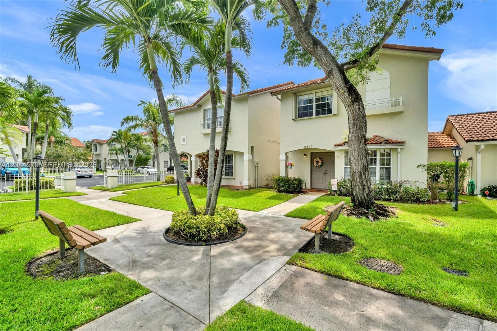 10857 NW 8th St, Pembroke Pines, FL 33026 — zdjęcie 2