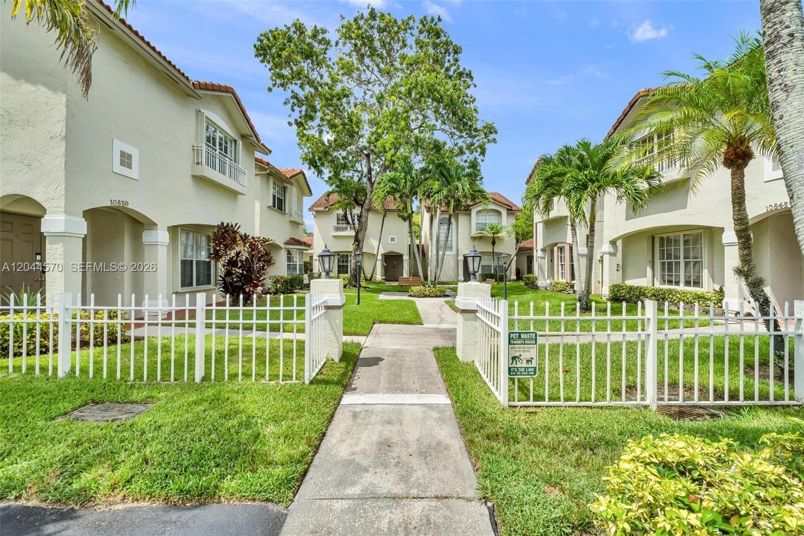 10857 NW 8th St, Pembroke Pines, FL 33026 — zdjęcie 3