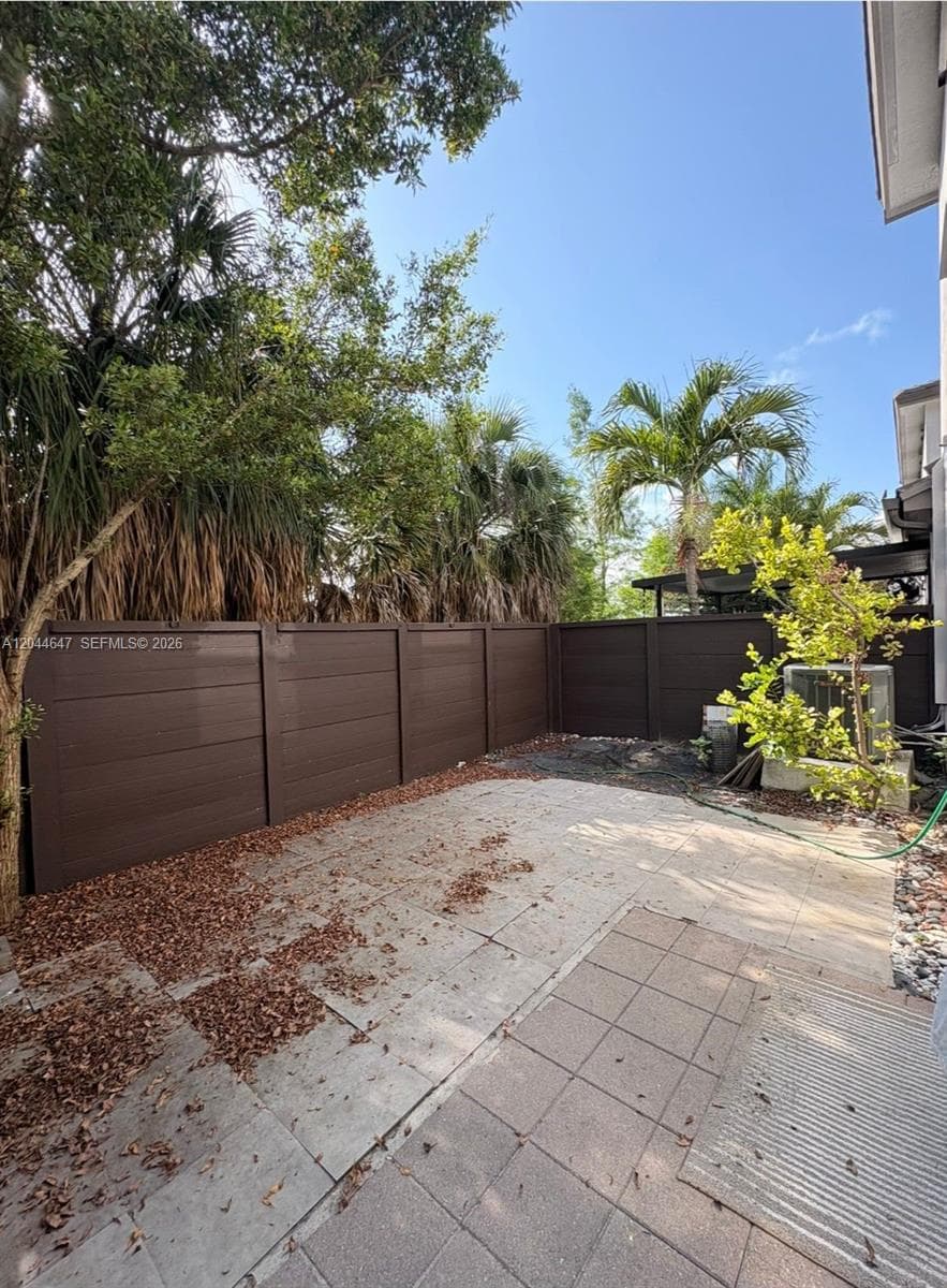 15668 NW 91st Ct, Miami Lakes, FL 33018