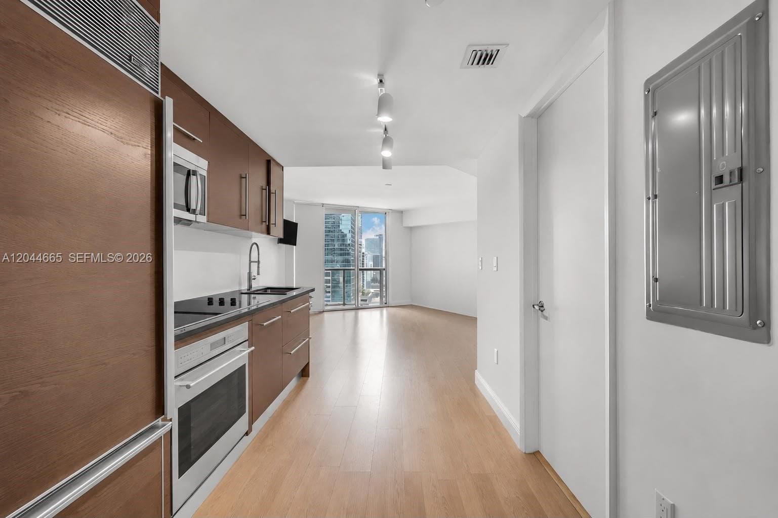475 Brickell Ave # 2508, Miami, FL 33131