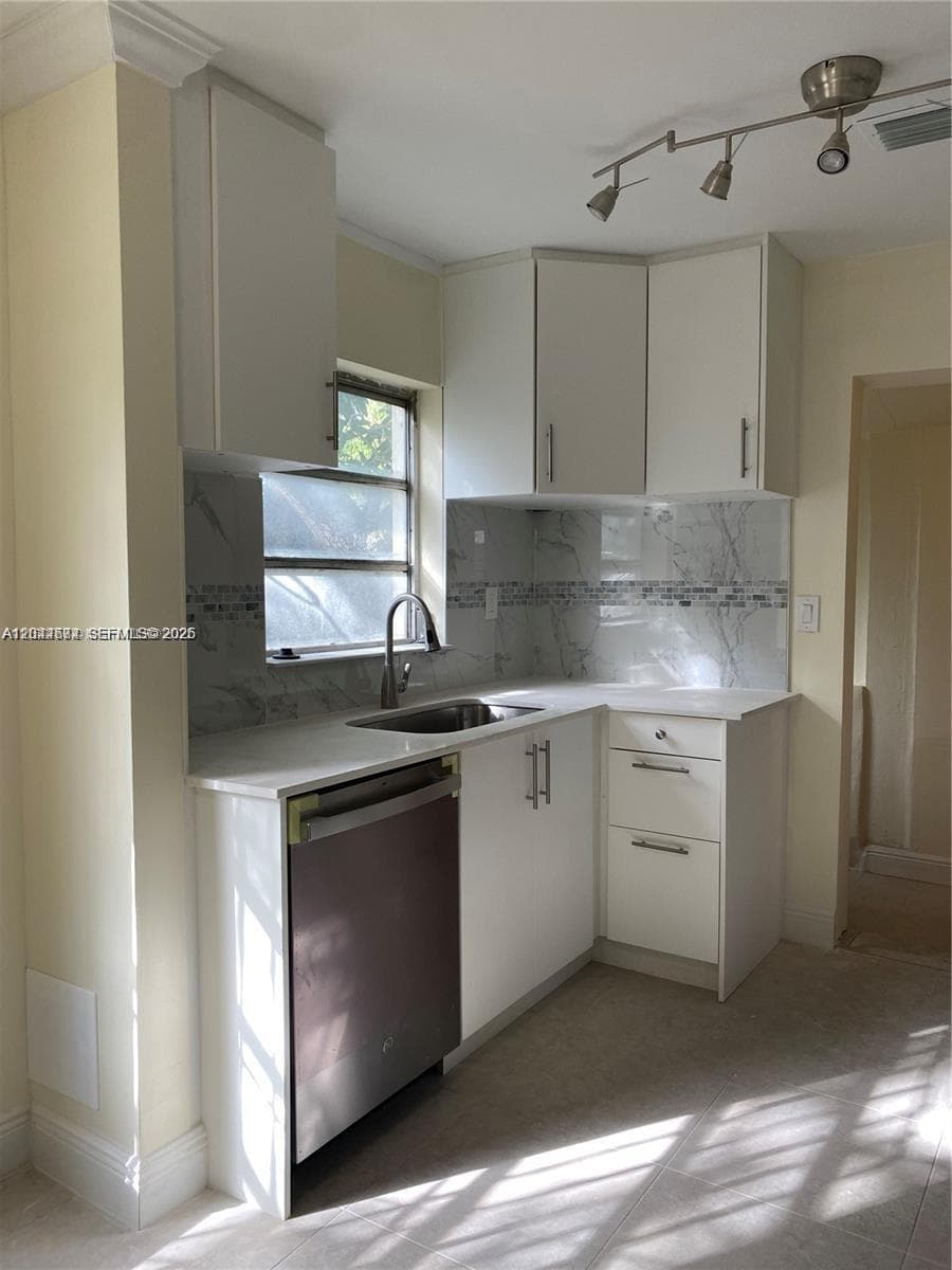 170 NW 49th St, Miami, FL 33127 — zdjęcie 3